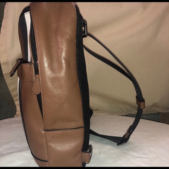 Designer coach cross body back pack - Picture 4 of 7